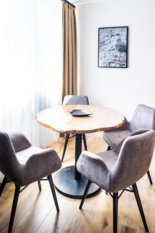 Moderne Maisonette Ferienwohnung Mit Gartenzugang, Nur 7 Gehminuten Zum Strand, Parkplatz & Fahrradunterstellplatz Scharbeutz Exteriör bild
